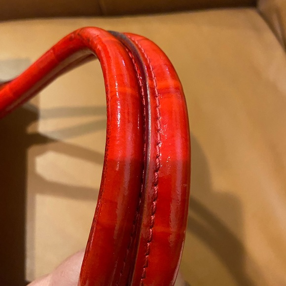 Kate Spade red patent purse - Picture 4 of 9